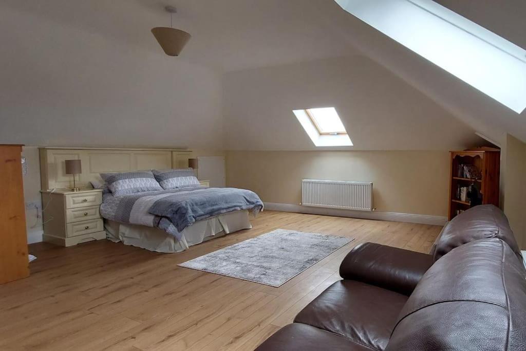 Modern Countryside Apartment Killmallock Lodge إينيسكورثي المظهر الخارجي الصورة