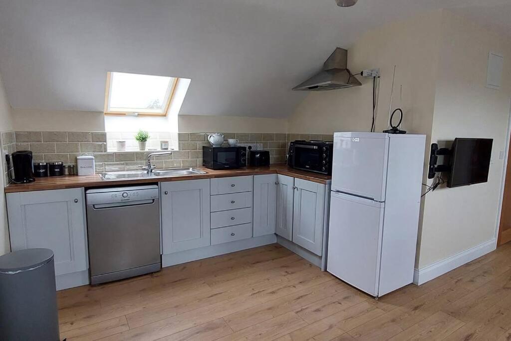 Modern Countryside Apartment Killmallock Lodge إينيسكورثي المظهر الخارجي الصورة