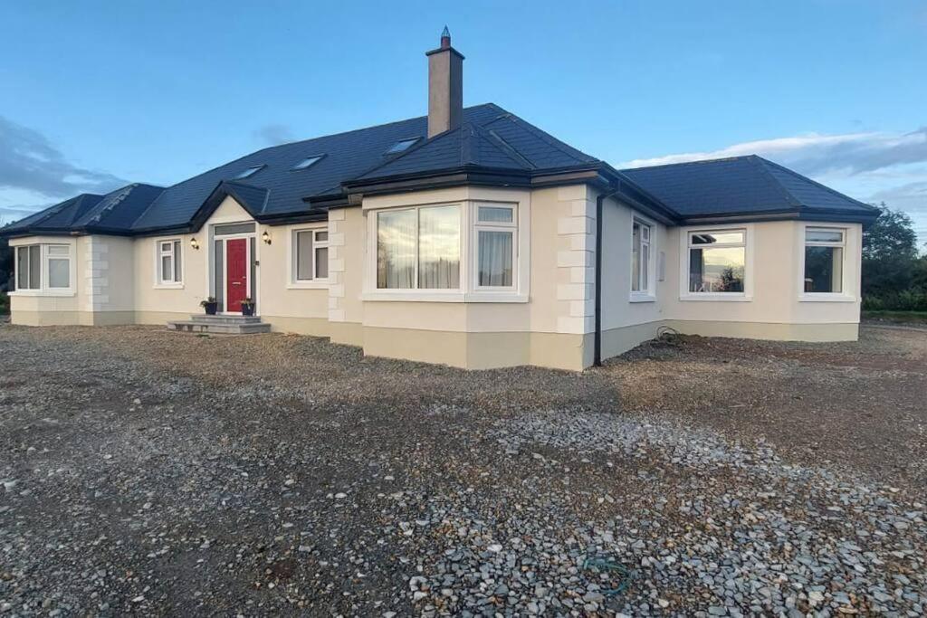 Modern Countryside Apartment Killmallock Lodge إينيسكورثي المظهر الخارجي الصورة